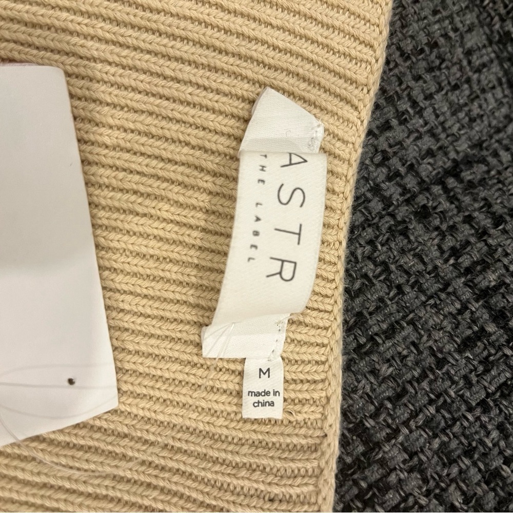 NWOT ASTR the Label Fletcher Ribbed top - Picture 11 of 14